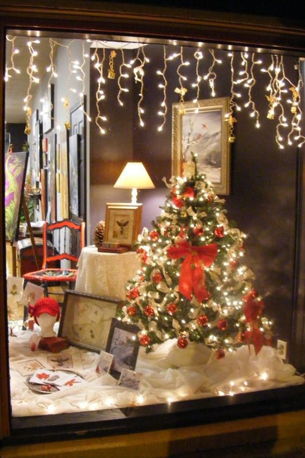 30 Christmas Window Decor Ideas for a Cozy Holiday Home