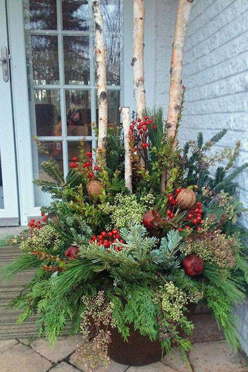 38 Festive Outdoor Holiday Planter Ideas To Add Christmas Cheer To Your Front  Porch in 2024 | Christmas urns, Christmas arrangements, Outdoor christmas  planters