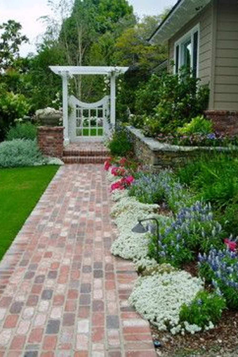 75 Landscaping Ideas You'll Love - November, 2024