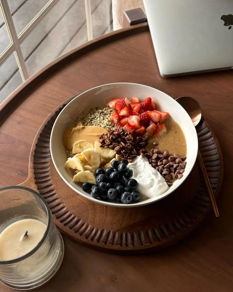 Chocolate Hazelnut Oatmeal Bowl