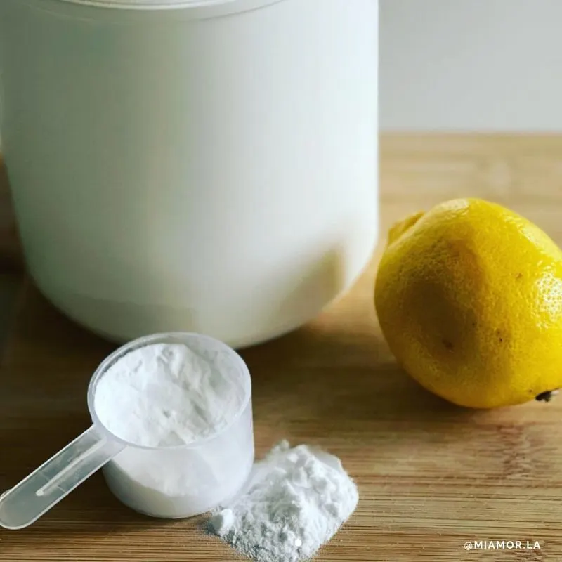 Lemon and Baking Soda Scrub