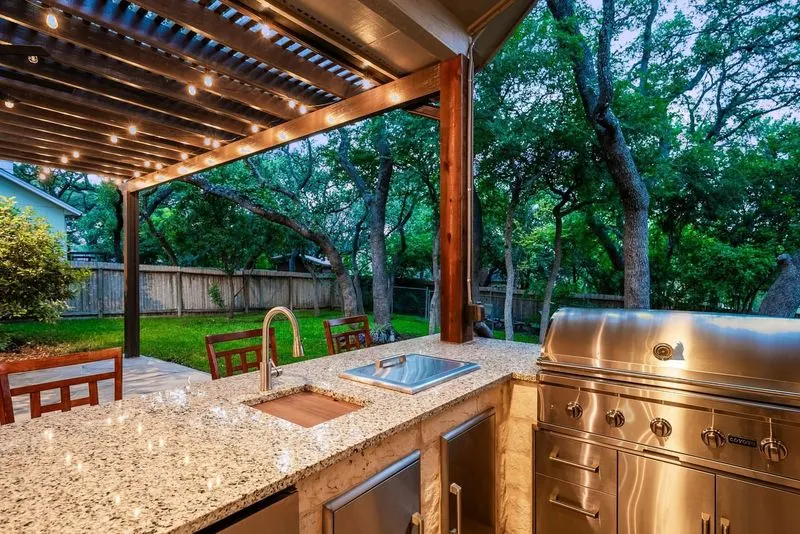 Outdoor Kitchen or Bar