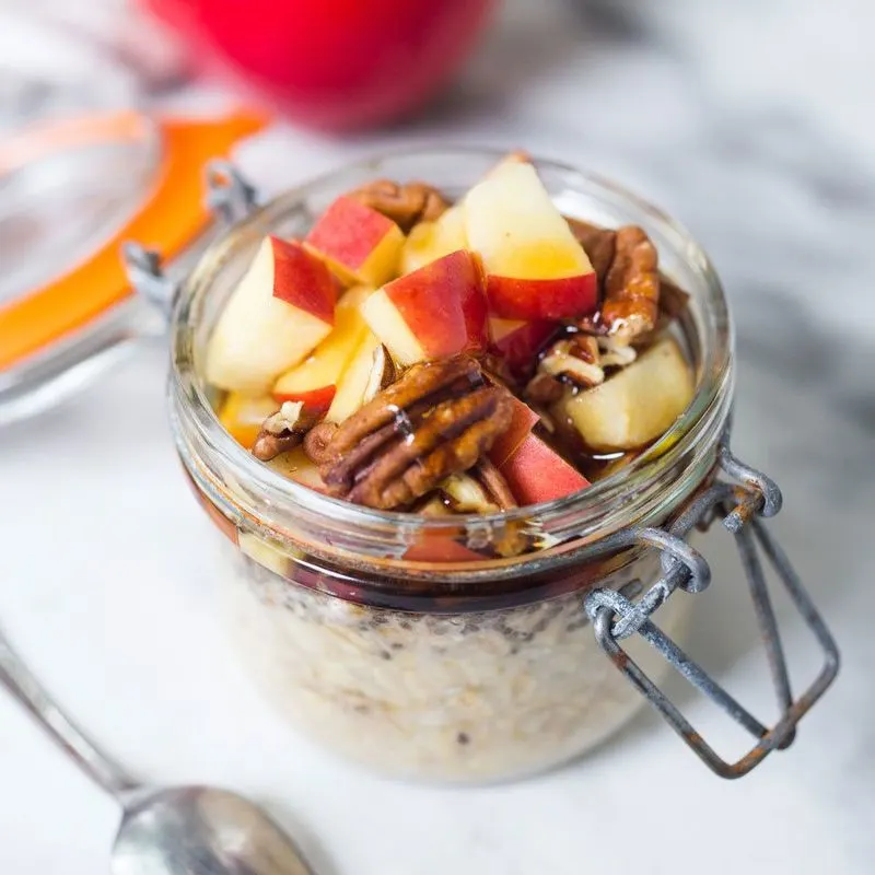 Overnight Oats with Apples and Cinnamon