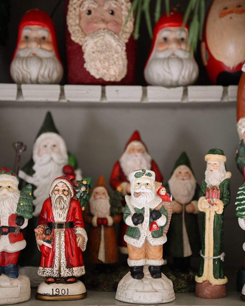 Retro Santa Figurines