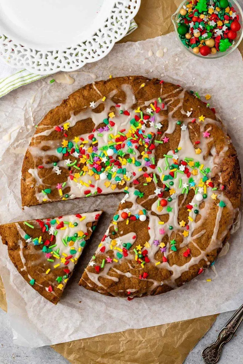 Spiced Gingerbread Cookie Pizza