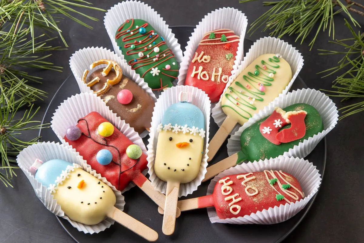 Sweetest Christmas Cakesicles That Are Almost Too Pretty to Eat