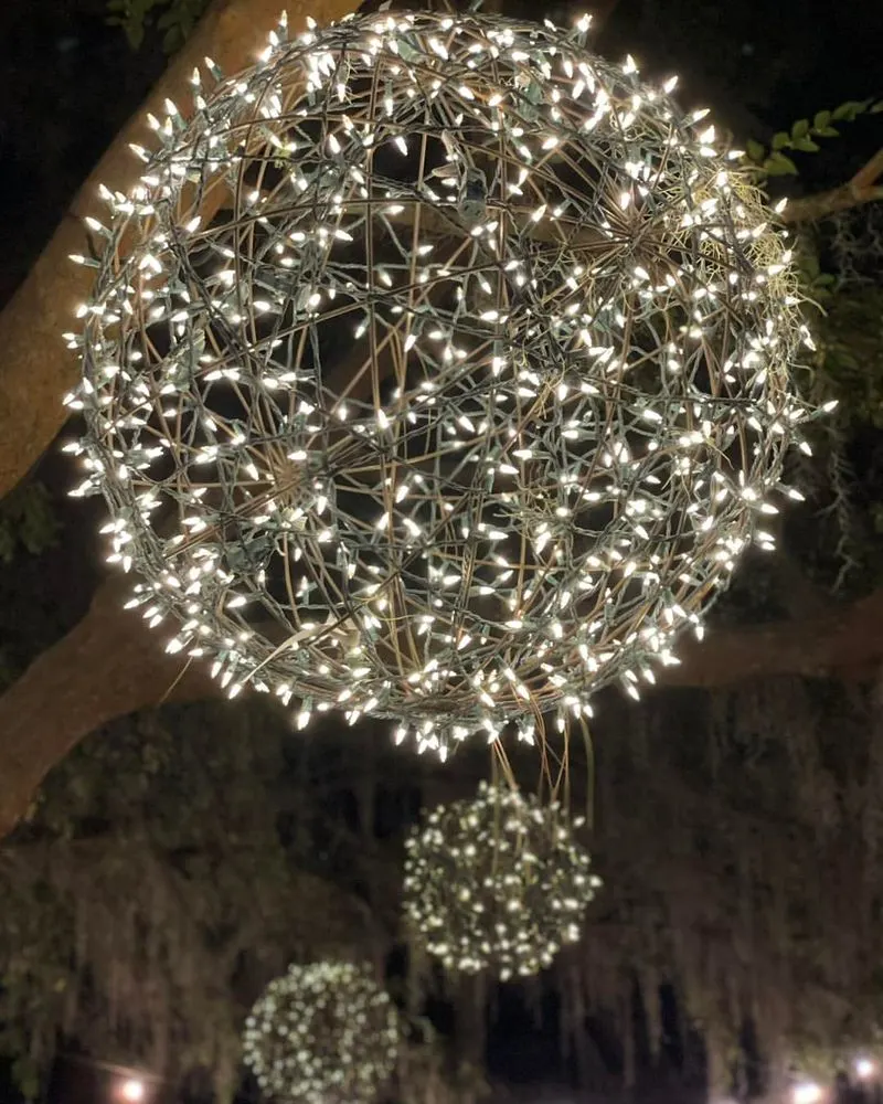 Twinkling Starburst Spheres