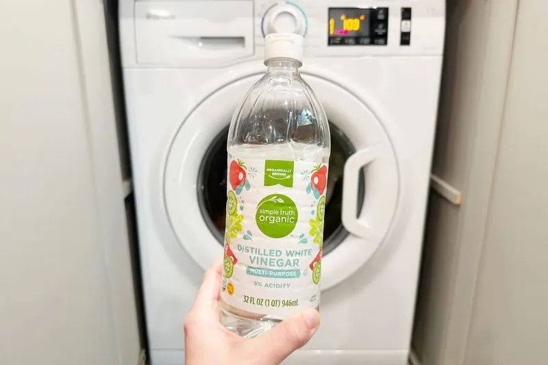 Vinegar to Freshen Laundry