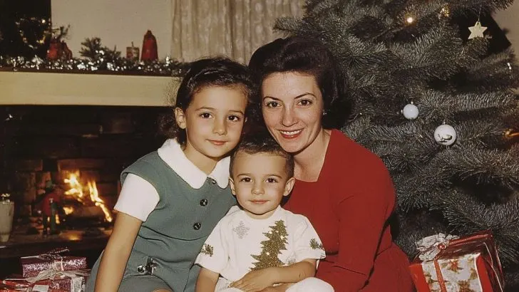 Why We’ll Never Let Go of These 14 Childhood Christmas Traditions