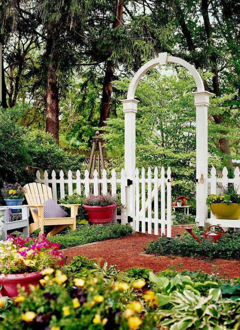 10 Ways to Incorporate Welded Flowers Into Your Landscape Design