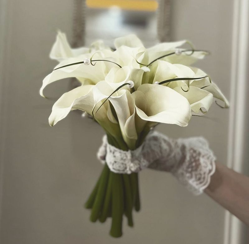 Classic Calla Lily Array