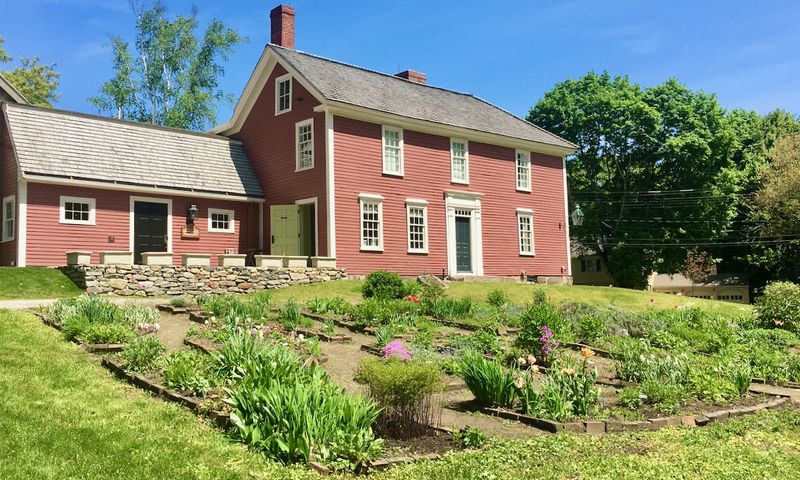 Colonial Revival Garden