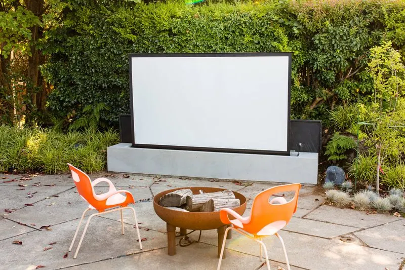 Outdoor Projector & Screen