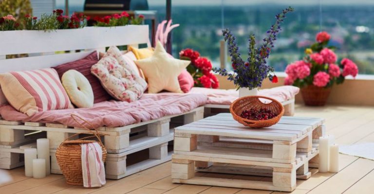 14 Outdoor Decorating Themes Designers Never Want to See Again