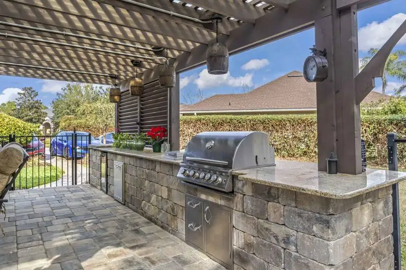 Outdoor Kitchen
