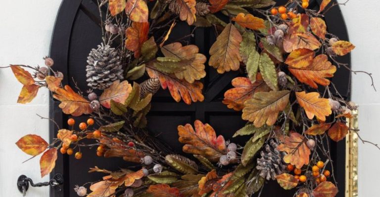 10 Clever Uses for Fallen Leaves in Your Garden
