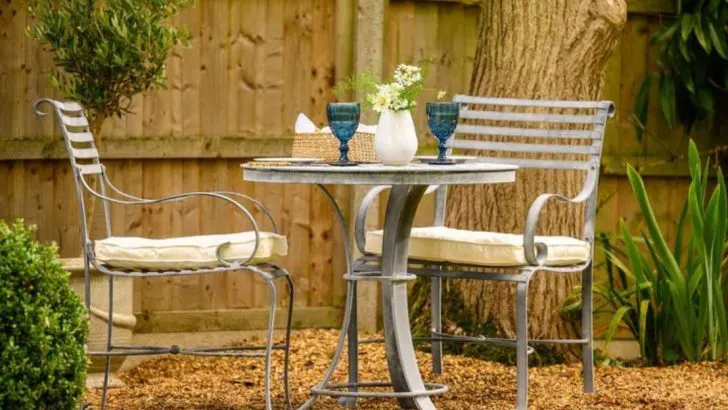 14 Backyard Seating Ideas That Blend Seamlessly With Your Garden Design