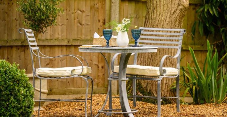 14 Backyard Seating Ideas That Blend Seamlessly With Your Garden Design