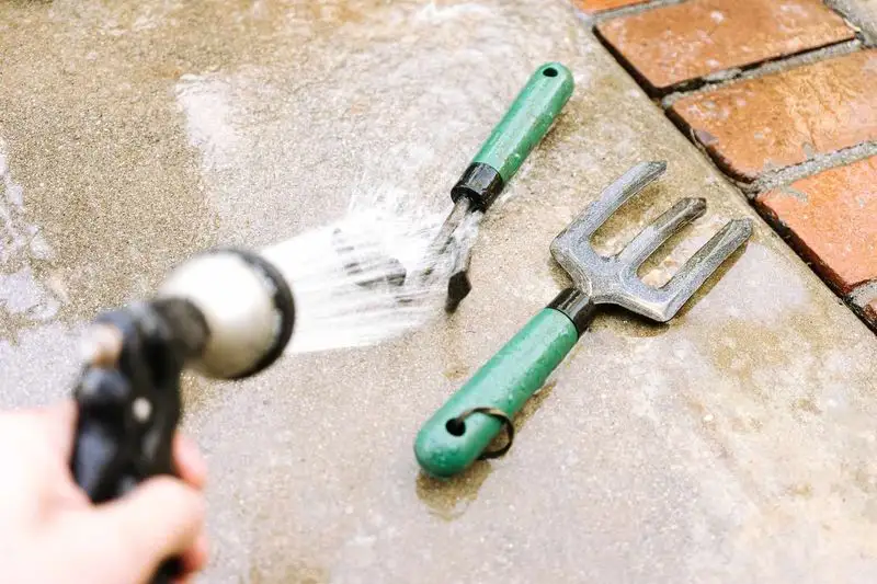 Cleaning and Storing Winter Tools