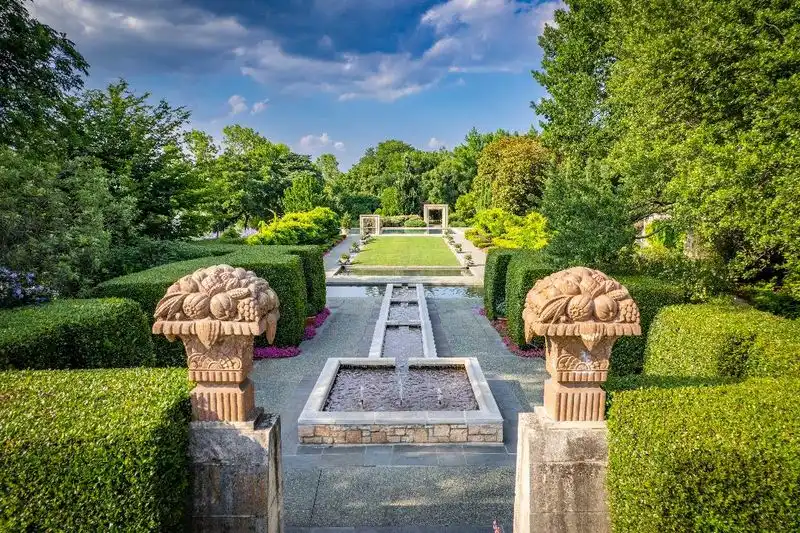 Dallas Arboretum's Women's Garden