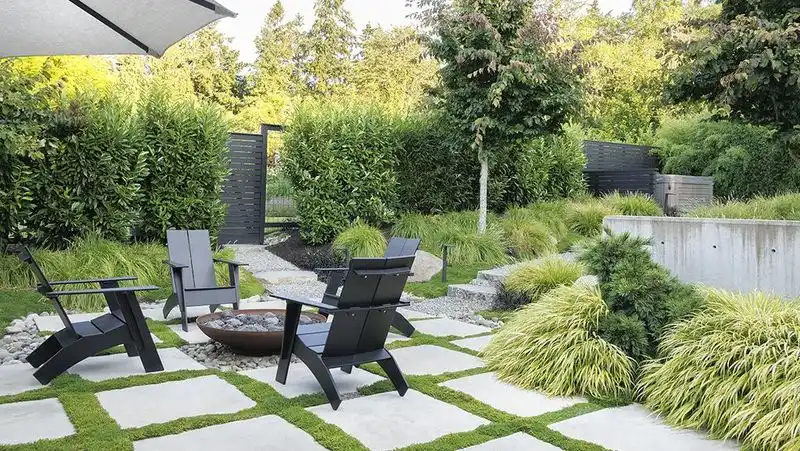 Monochrome Planting