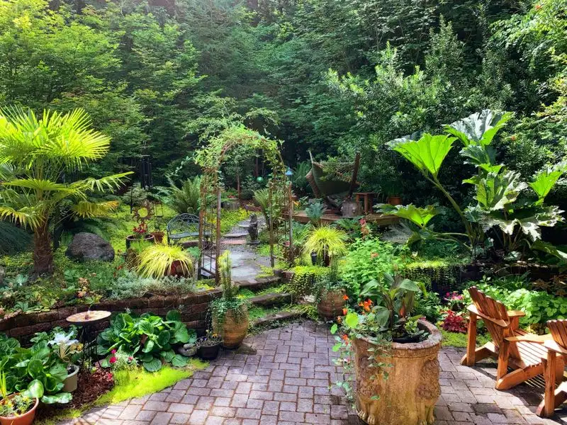 Kale Courtyard Maze