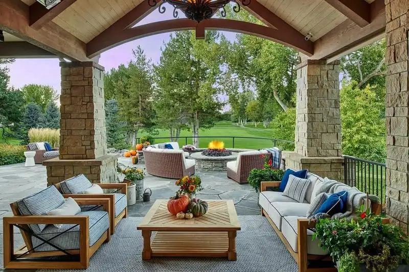 Outdoor Living Rooms