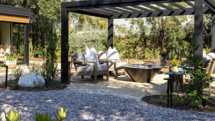 19 Year-Round Garden Structures That Look Good Even When Nothing’s Blooming