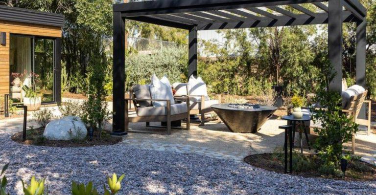 19 Year-Round Garden Structures That Look Good Even When Nothing’s Blooming
