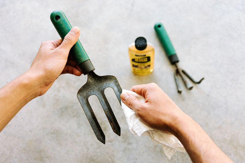 Cleaning Garden Tools