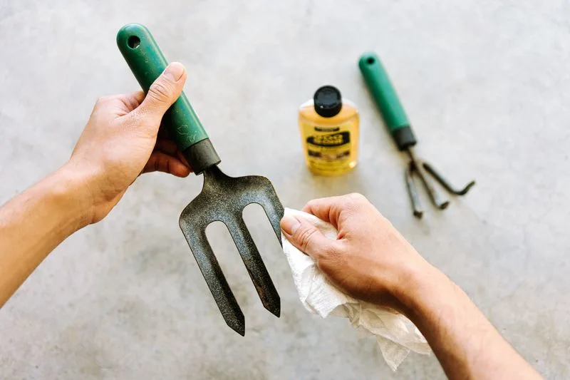 Cleaning Garden Tools