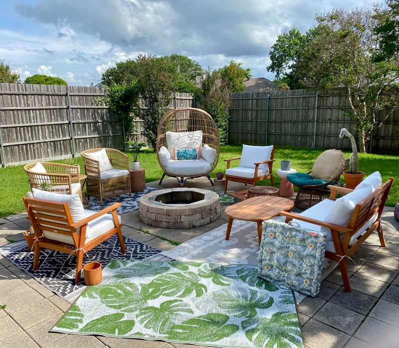 Chic Outdoor Lounge