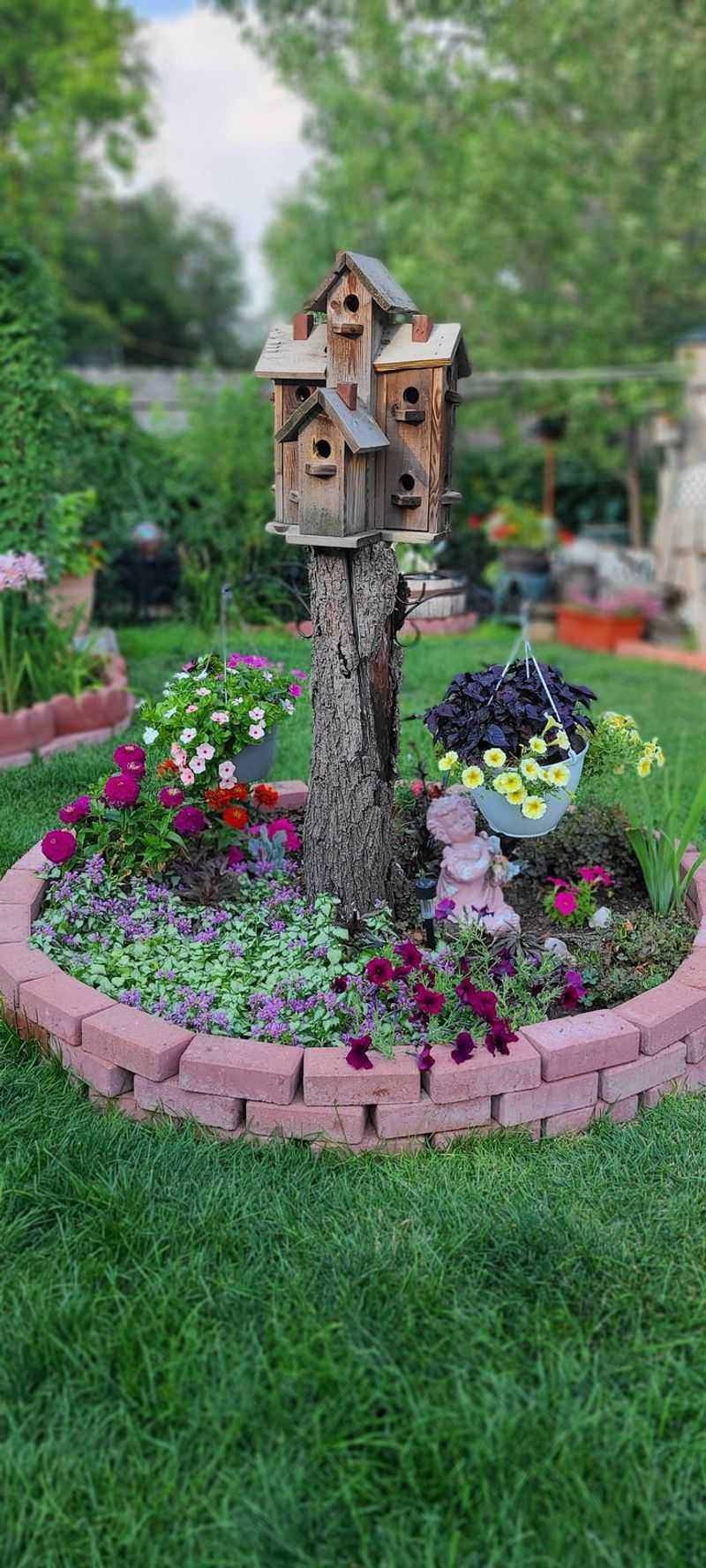 Birdhouse Stump