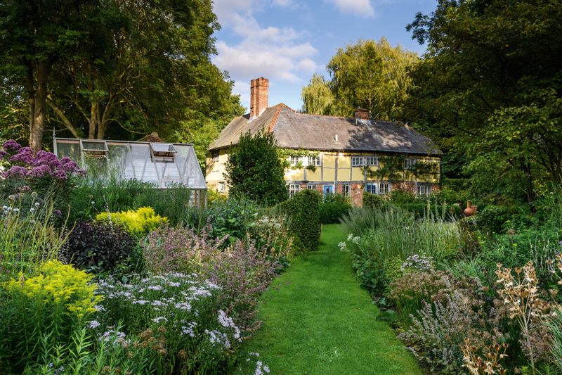 Formal Hedges