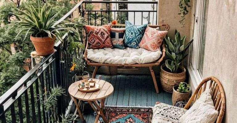 17 Balcony Layout Tricks That Make Your Plants Look Abundant and Luxe