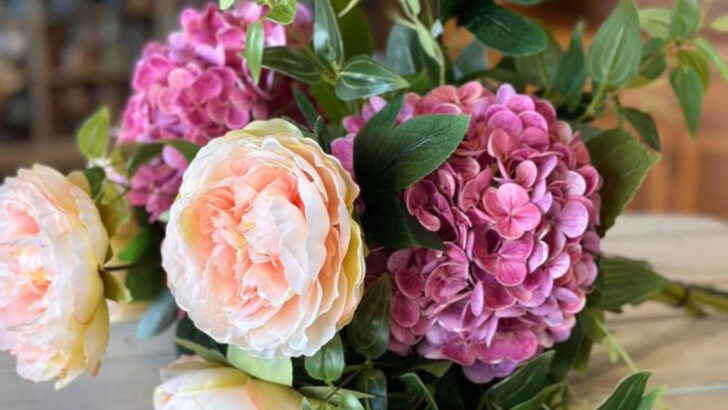 18 DIY Floral Centerpieces You Can Grow at Home