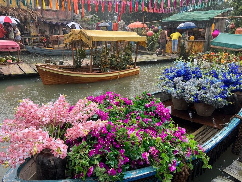 Floating Markets