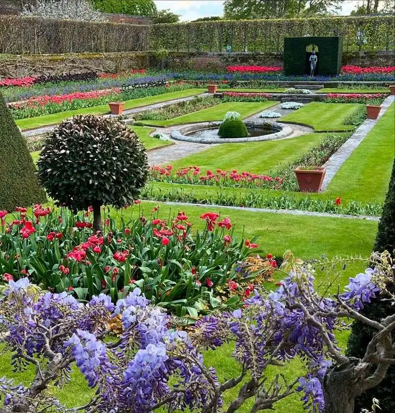 Hampton Court Palace Flower Show