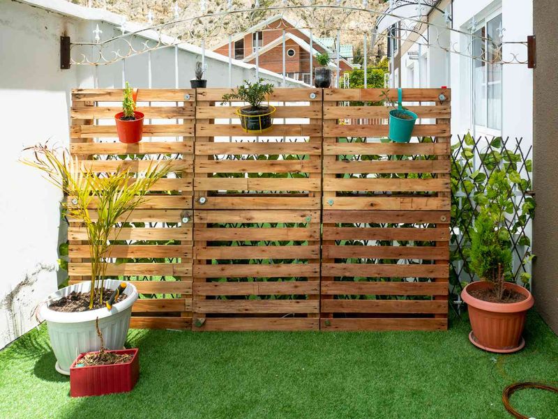 Outdoor Pallet Walls