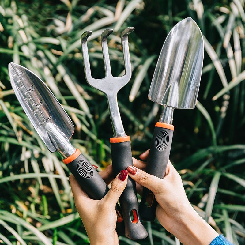 Spatula for Soil Leveling