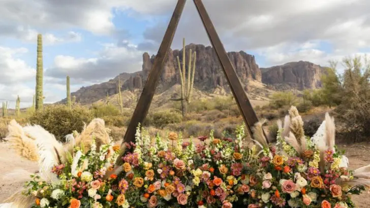 10 Wedding Centerpieces That Look Wild and 8 That Feel Royal