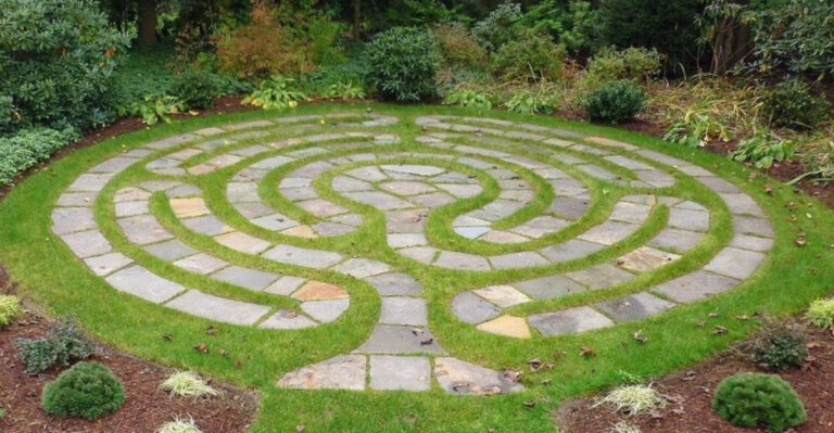 12 Clever Ways to Use Rocks in Your Landscaping That’ll Catch Everyone’s Eye