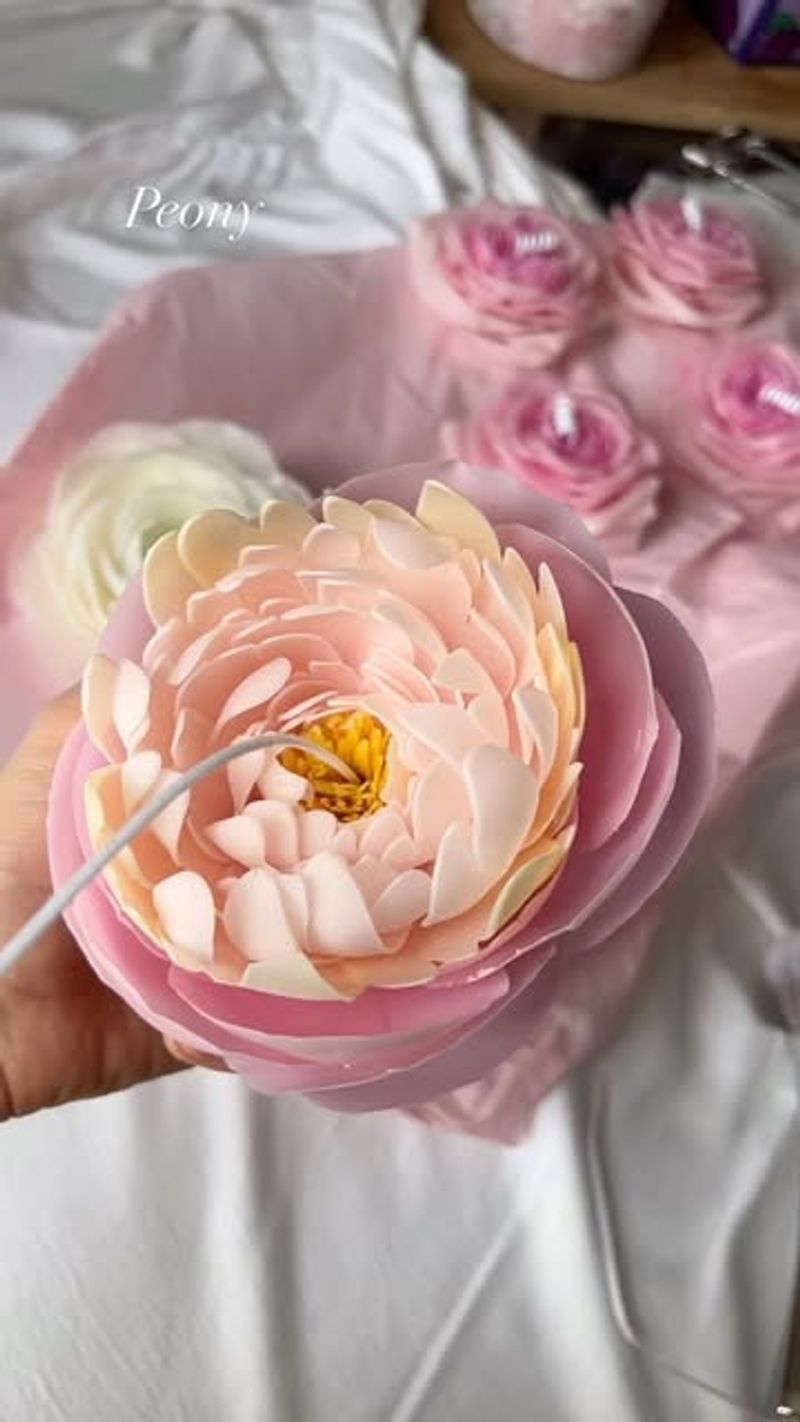 Beeswax with Rose Petals