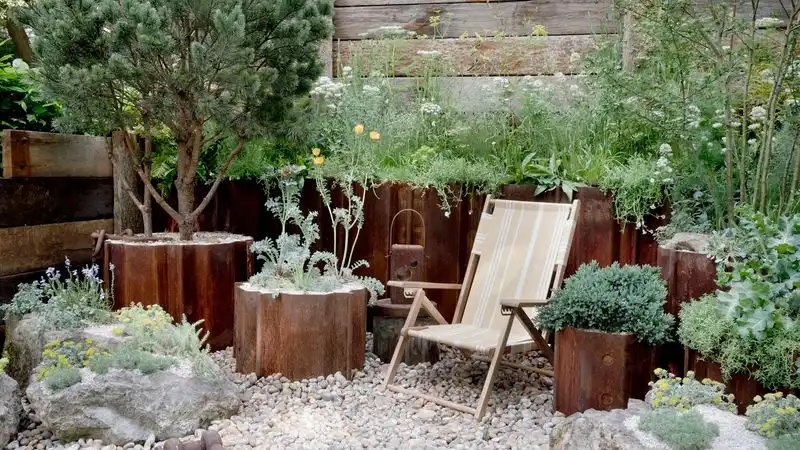 Create a Muddy Corner