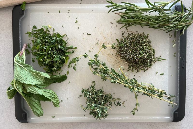 Herbs Mix (Mint, Thyme, Rosemary)
