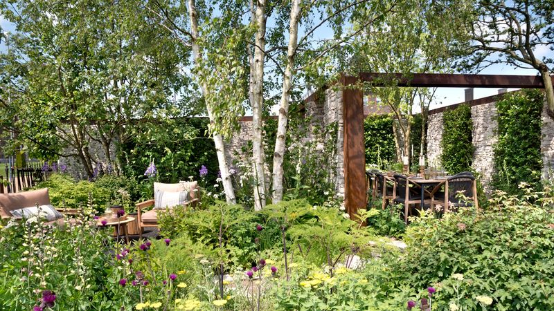 Lack of Garden Structure