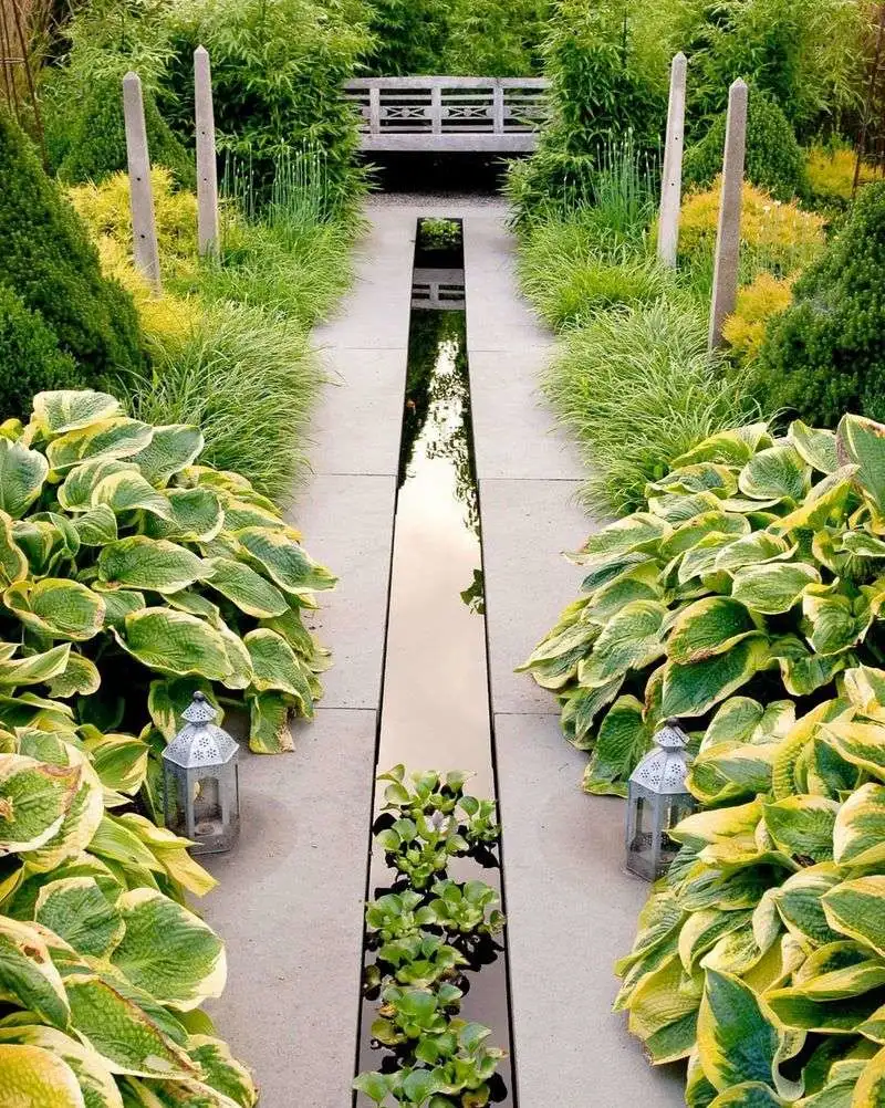 Monochromatic Gardens
